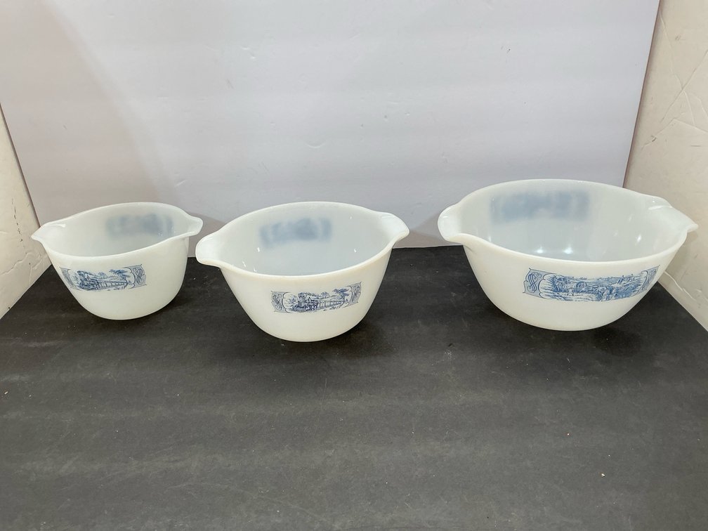 Set of 3 milk glass mixing bowls