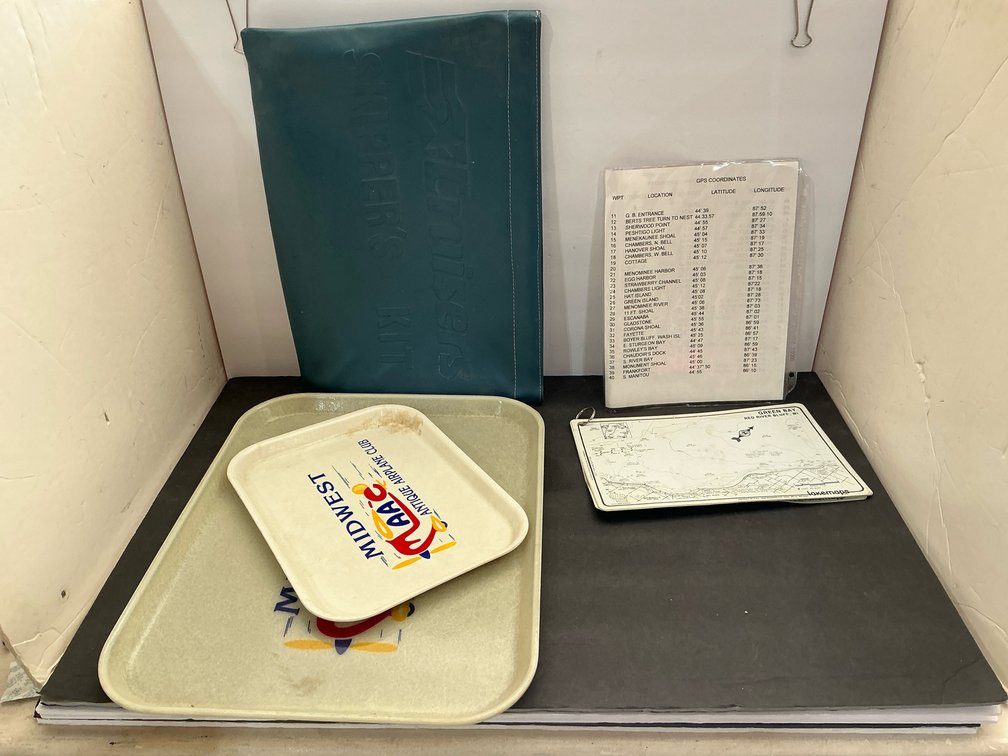 Aviation & nautical books, manuals & club trays