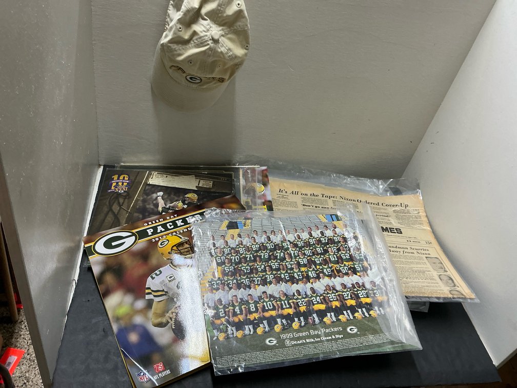 Grouping of Green Bay Packers memorabilia & newspapers