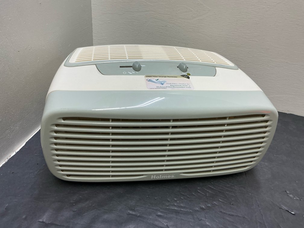 Holmes white tabletop air purifier