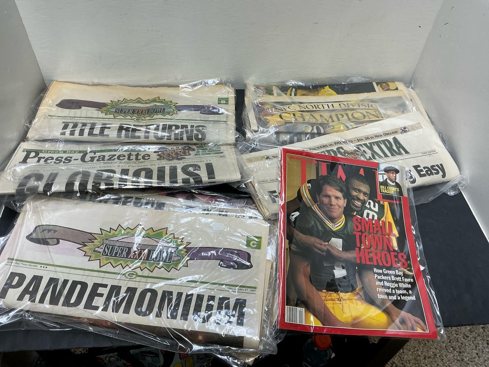 Green Bay Packers Super Bowl XXXI newspapers & Time magazine