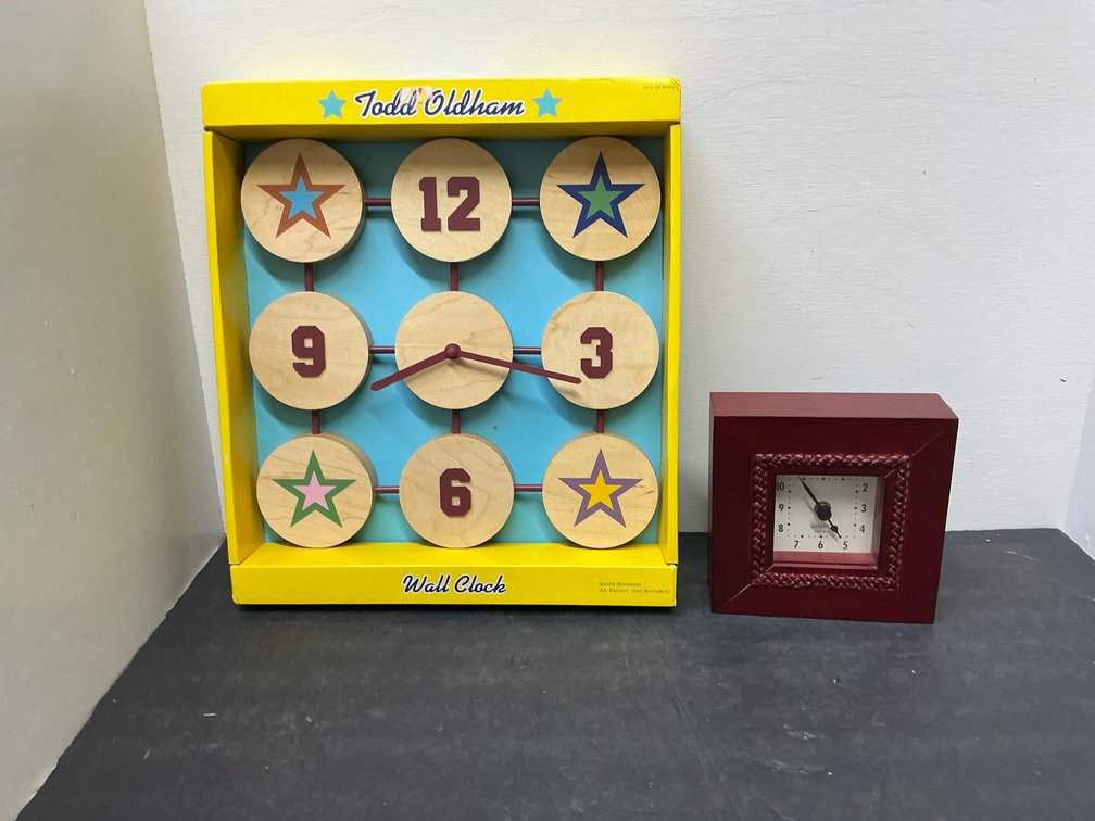 Wood disc wall clock & red quartz desk clock