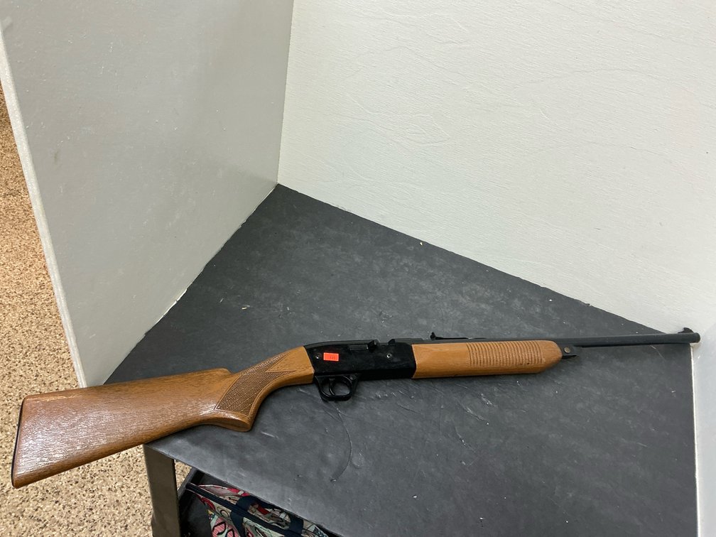Daisy air rifle with faux-wood stock