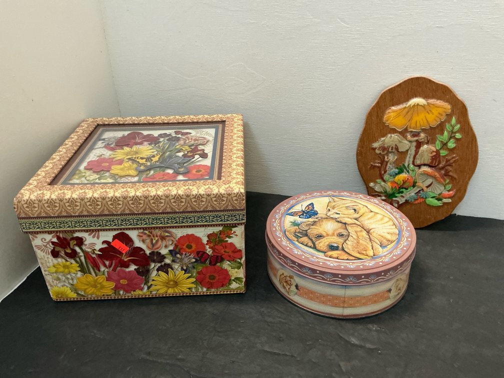 Floral box, puppy & kitten tin & mushroom wall plaque