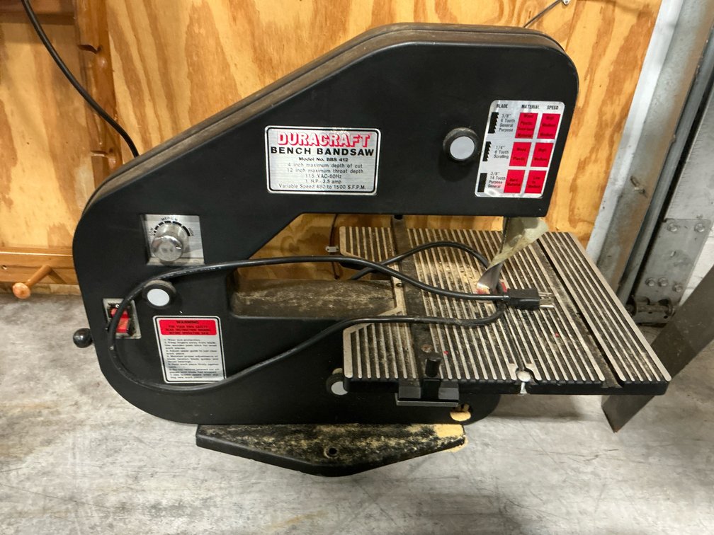 Duracraft 12 in variable speed bench bandsaw