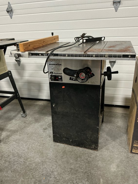 Rockwell 9 in table saw with stand & rip fence