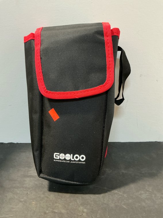 GOOLOO SuperSafe car jump starter with cables & case