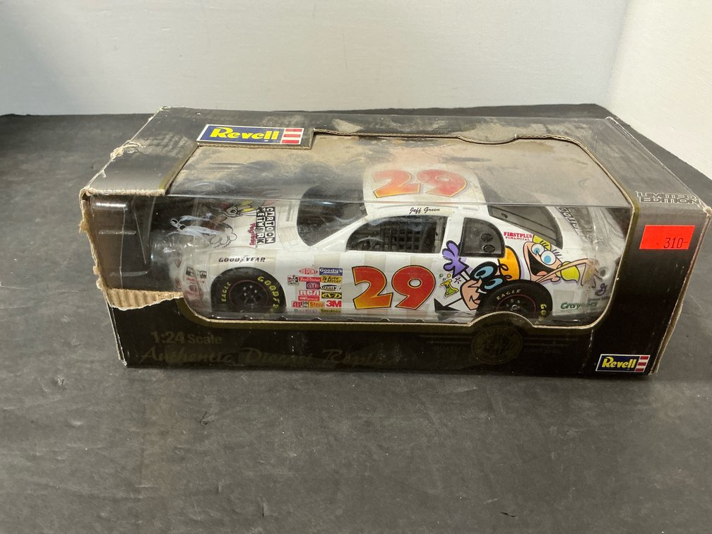 Revell 1:24 Jeff Green #29 Cartoon Network die-cast car