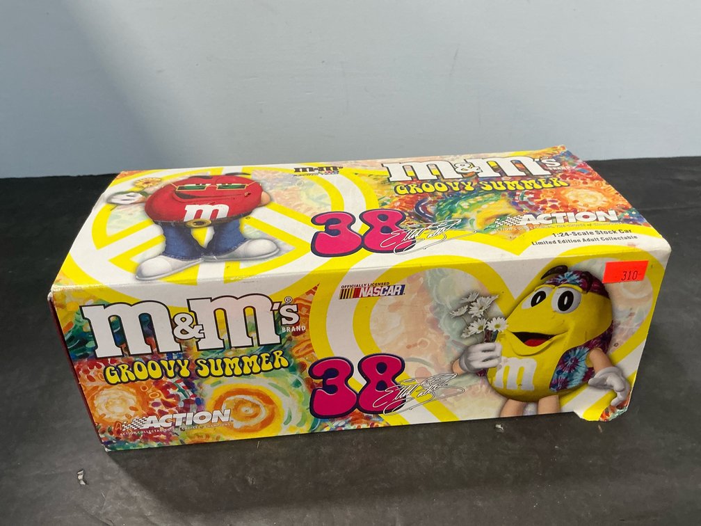 Action 1:24 scale #38 M&M's Groovy Summer Ford Taurus