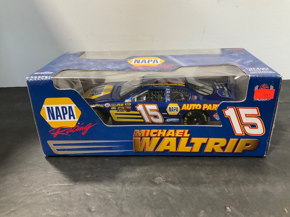 Action Michael Waltrip #15 NAPA 1:24 diecast stock car
