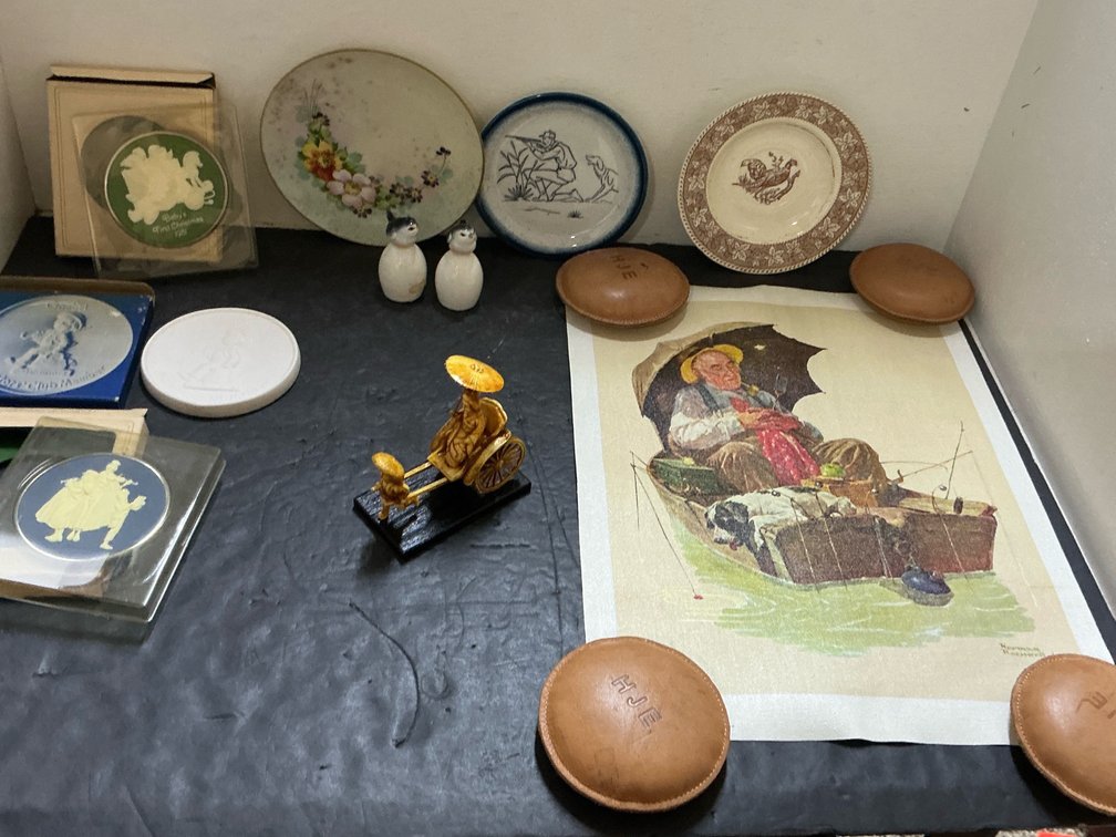 Grouping of decorative plates, S&P & figurines