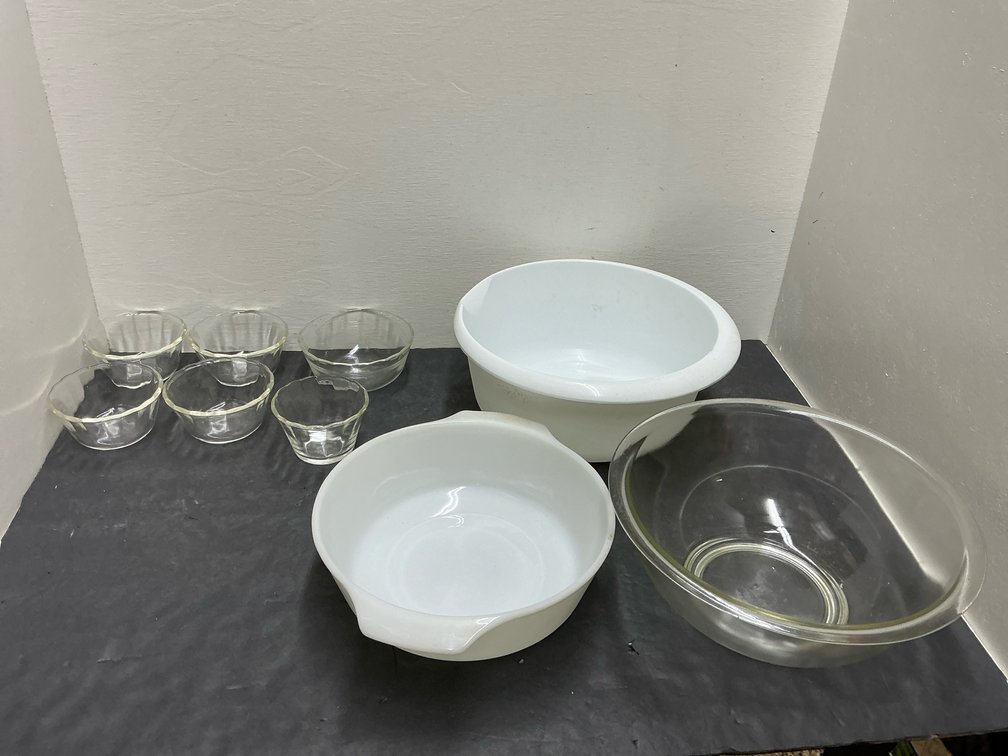 Assorted glass & milk glass bowls & bakeware