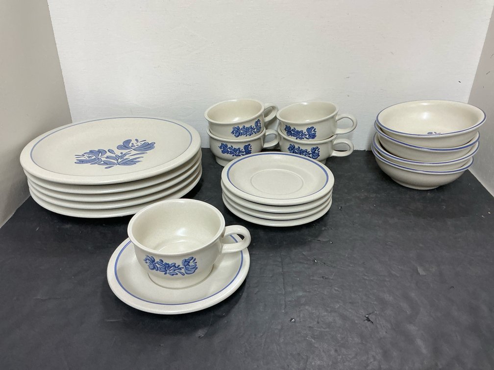 Pfaltzgraff stoneware dinnerware set