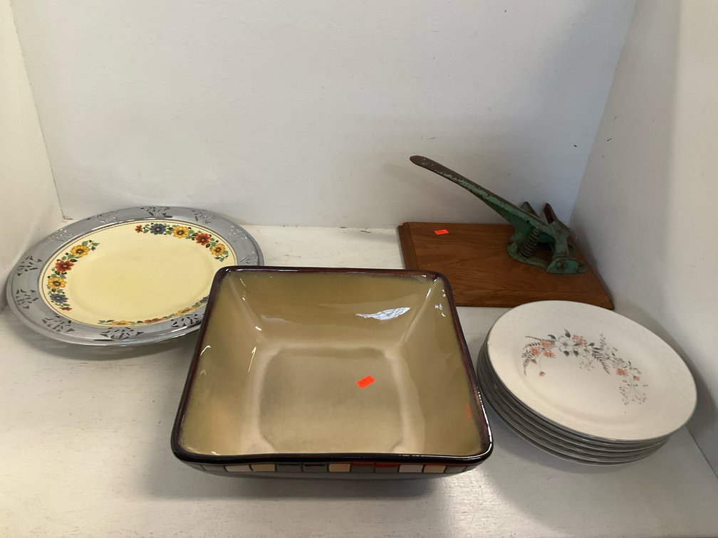 Ceramic tableware & mounted cast iron lever press
