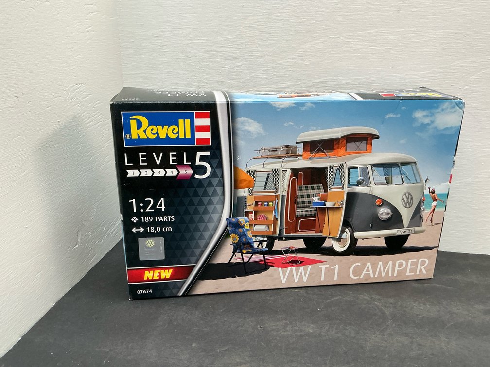 Revell 1:24 scale VW T1 Camper model kit