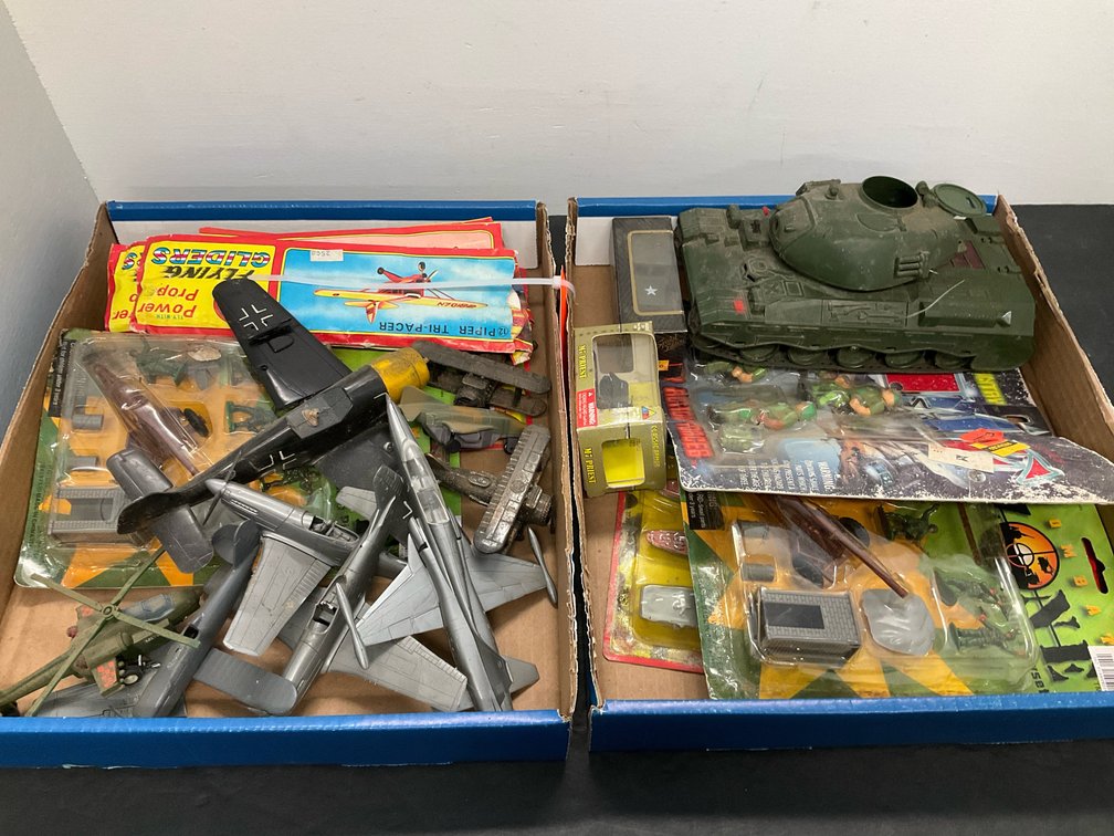 Military toy vehicles, model aircraft & playsets