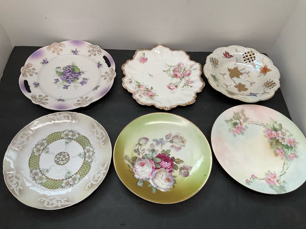 Assorted porcelain floral plates & bowl