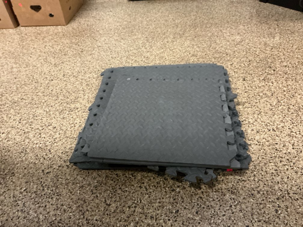 Interlocking diamond plate foam floor tiles