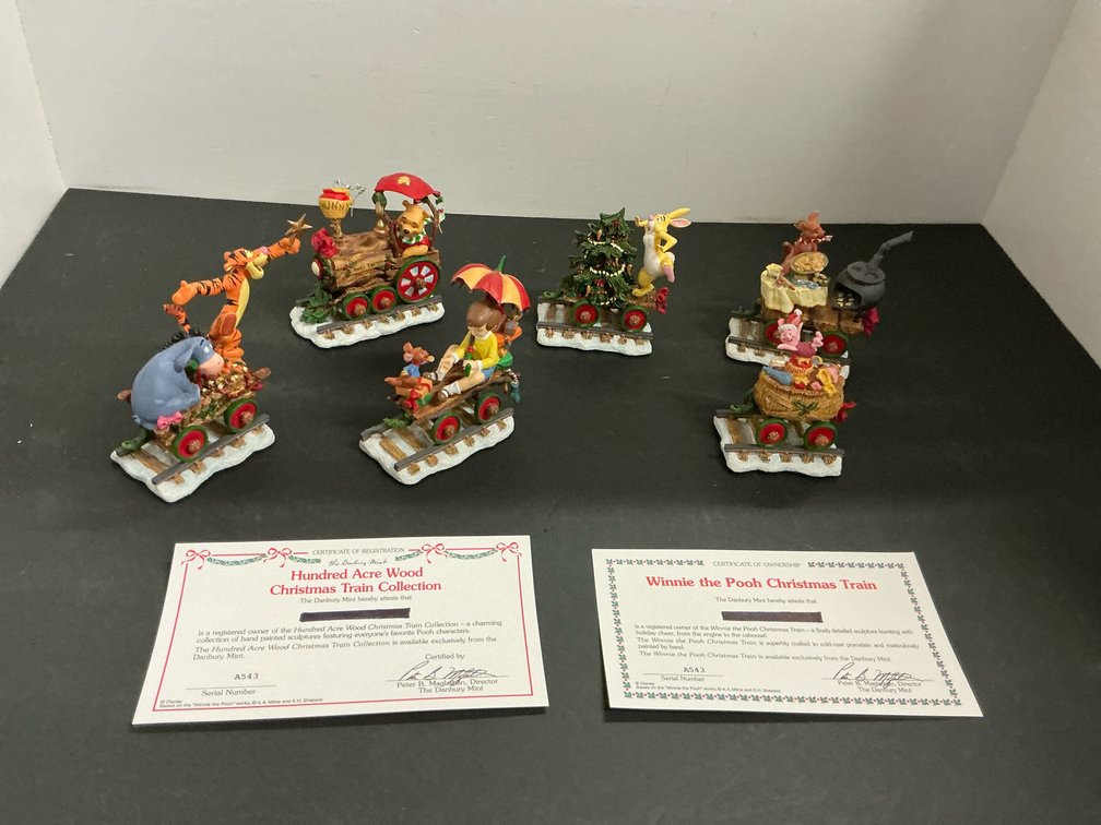6 Danbury Mint Disney Winnie the Pooh Christmas train cars