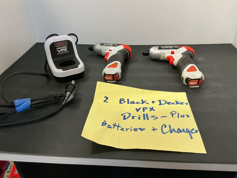 2 Black & Decker VPX cordless screwdrivers & charger