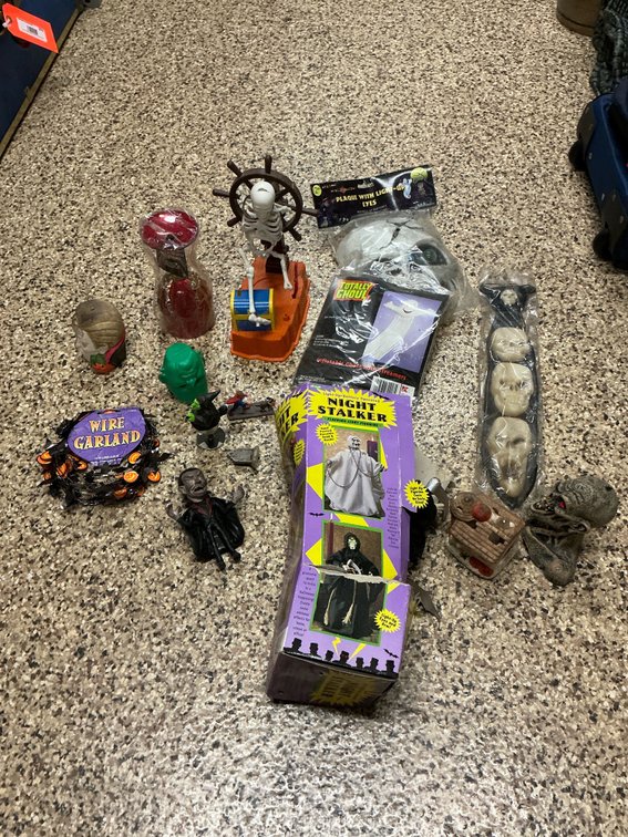 Grouping of Halloween decorations & figurines