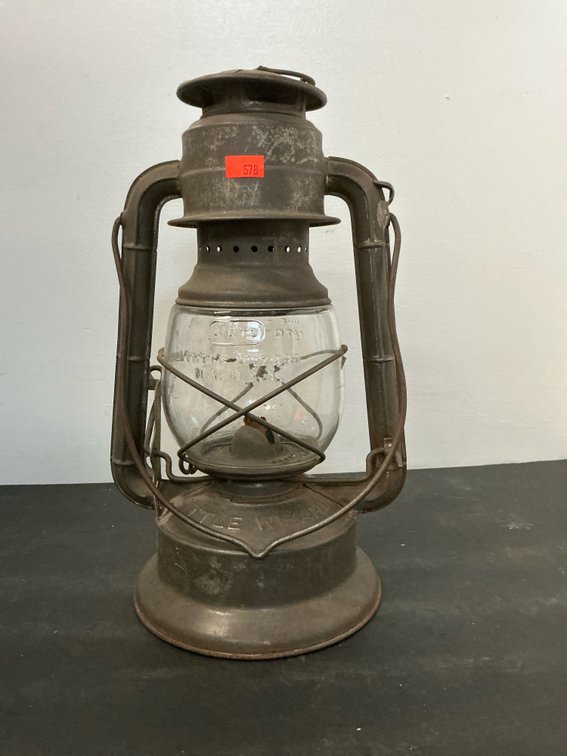 Dietz Little Wizard metal kerosene lantern