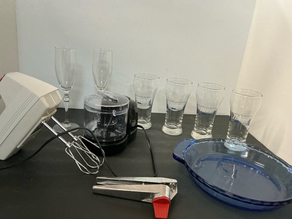 Kitchenware grouping with small appliances & glassware