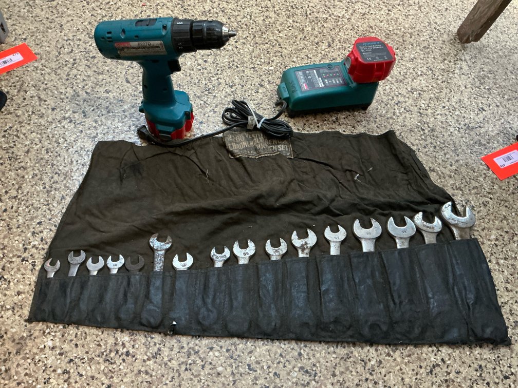 Makita 12V cordless drill with charger & 2 batteries, wrench set
