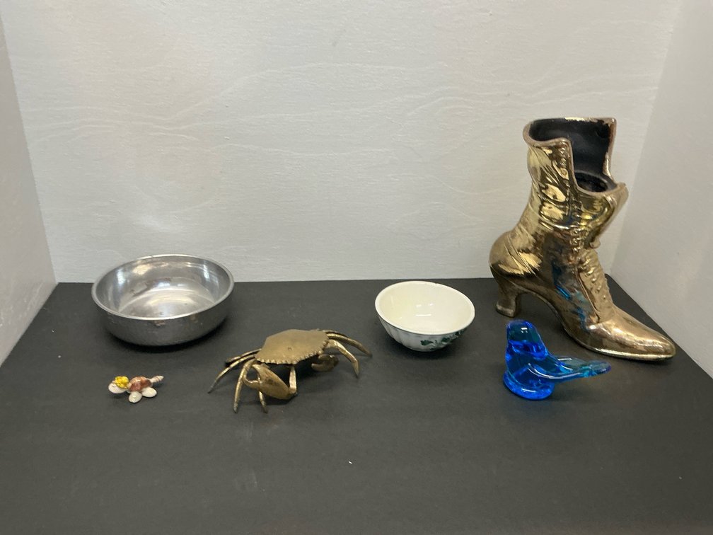 Grouping of decorative tabletop items & figurines