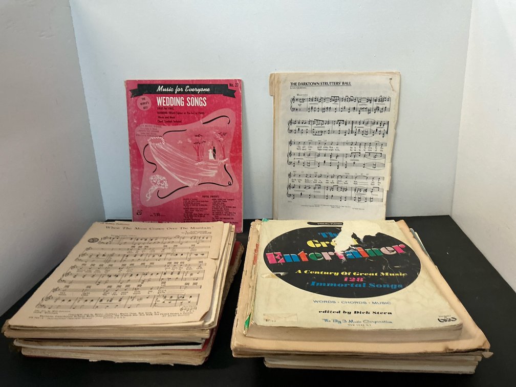 Grouping of sheet music & songbooks