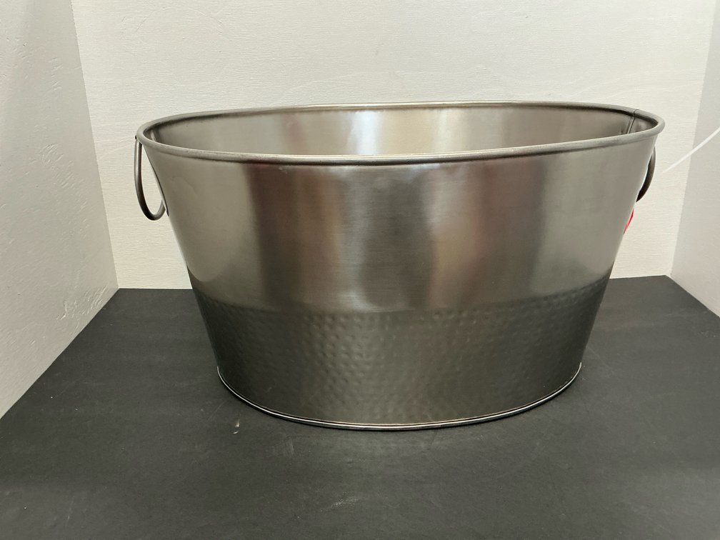 Threshold oval hammered metal beverage tub