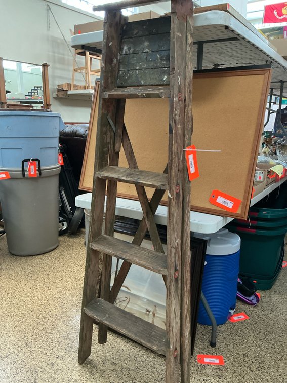 5’ Wooden stepladder with fold-out shelf
