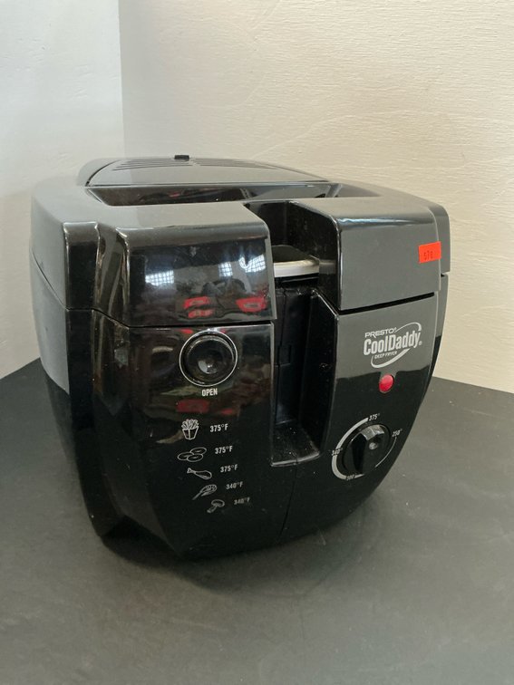 Presto CoolDaddy deep fryer in black