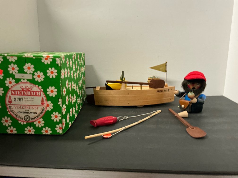 Steinbach wooden musical fisherman boat with box