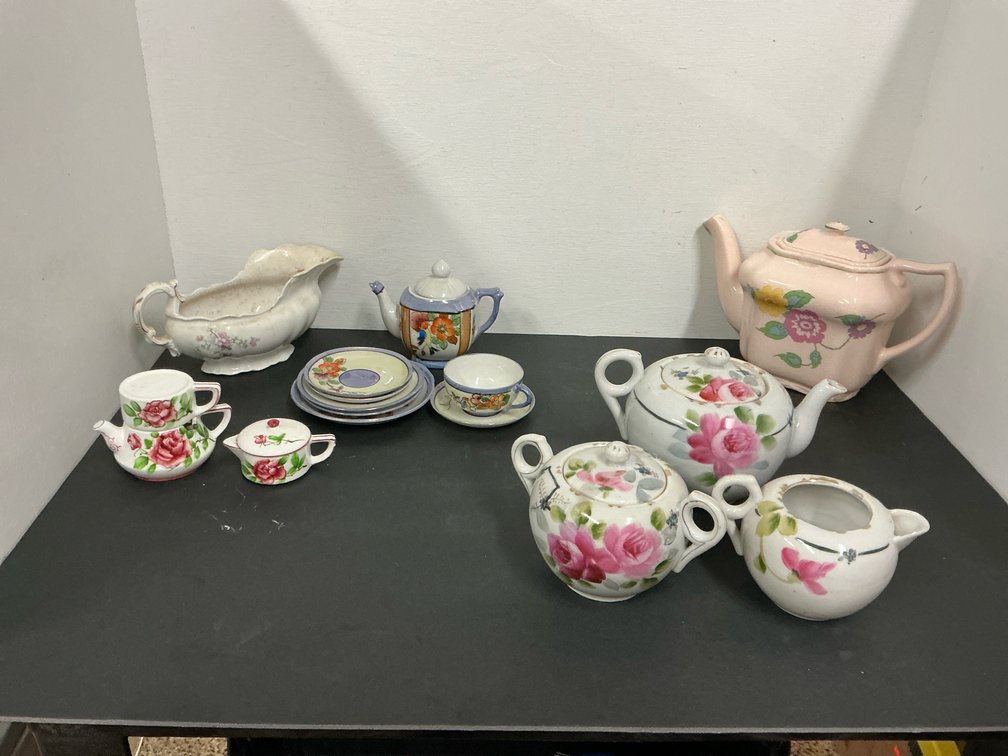 Assorted ceramic tableware & tea sets