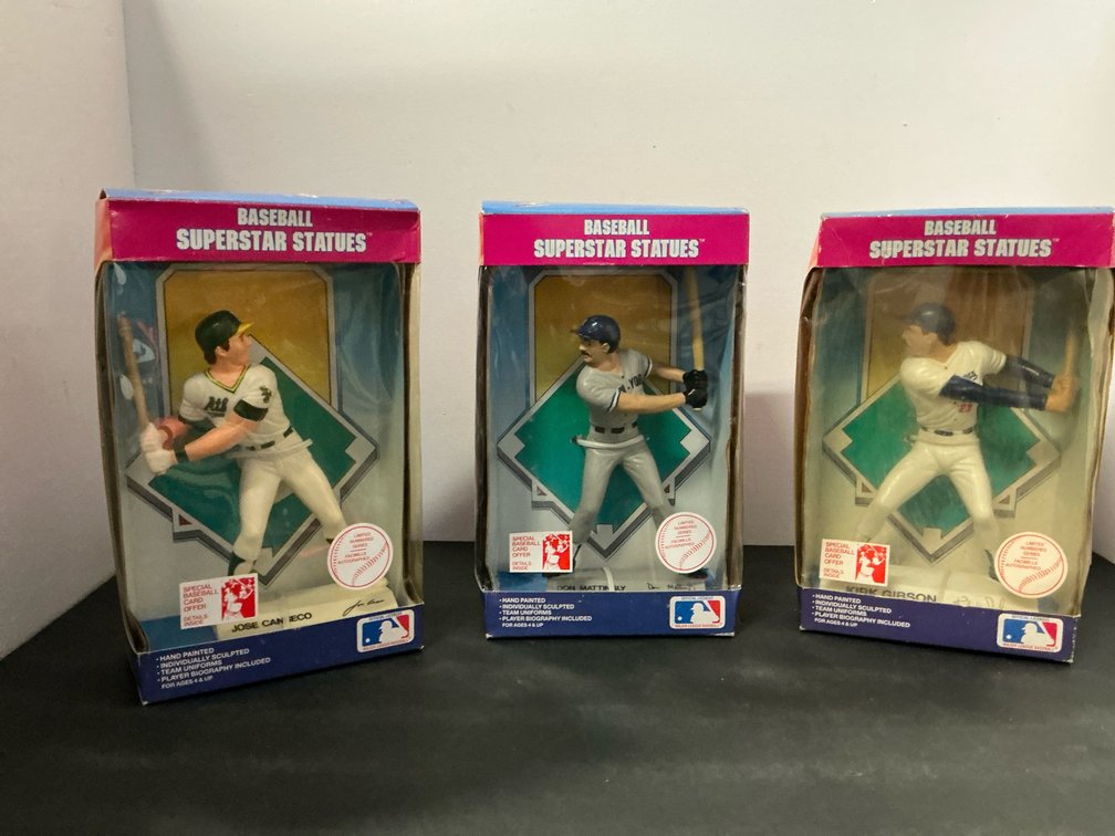 3 Major League Baseball superstar statues