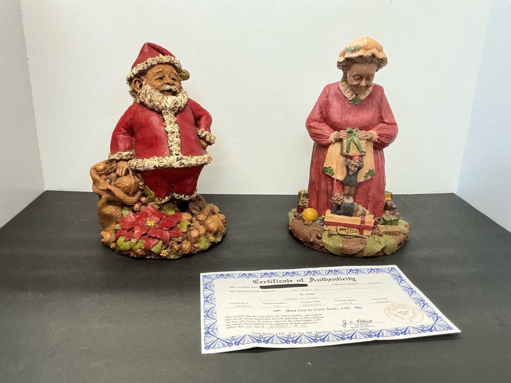 2 Cairn Studio Thomas F. Clark Santa & Mrs. Claus figurines 11” tall