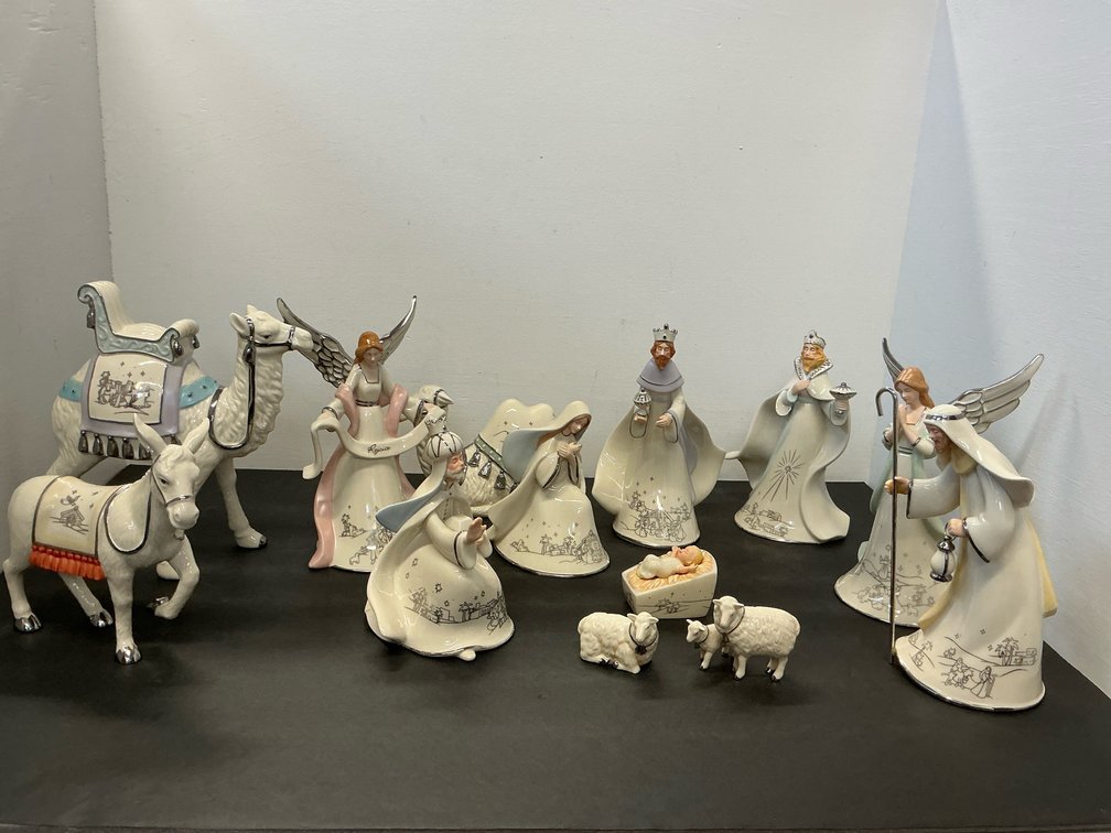 Hawthorne Village Silver Blessings Nativity set & crèche