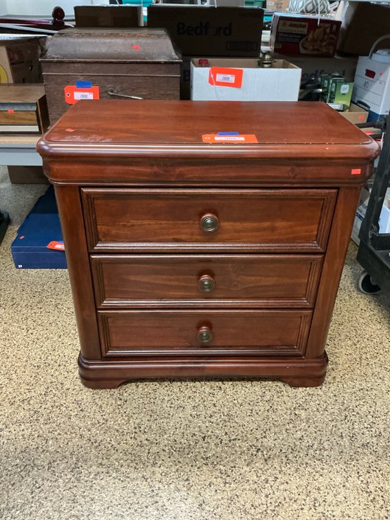 Reddish-brown wood 3-drawer nightstand 30x18x30