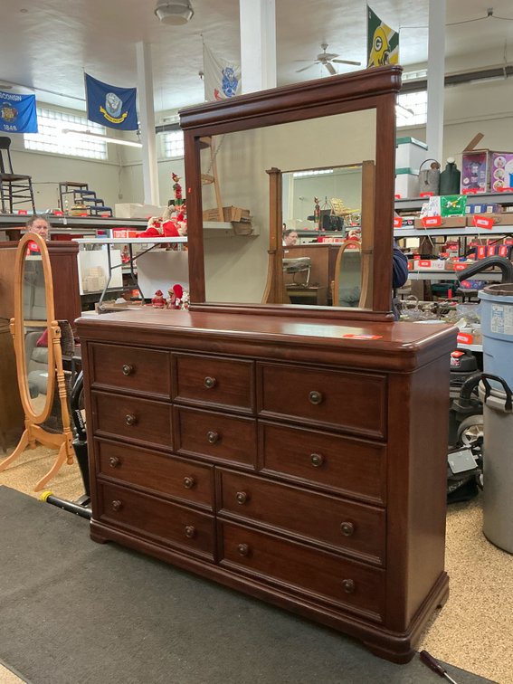 Wood 10-drawer dresser with mirror