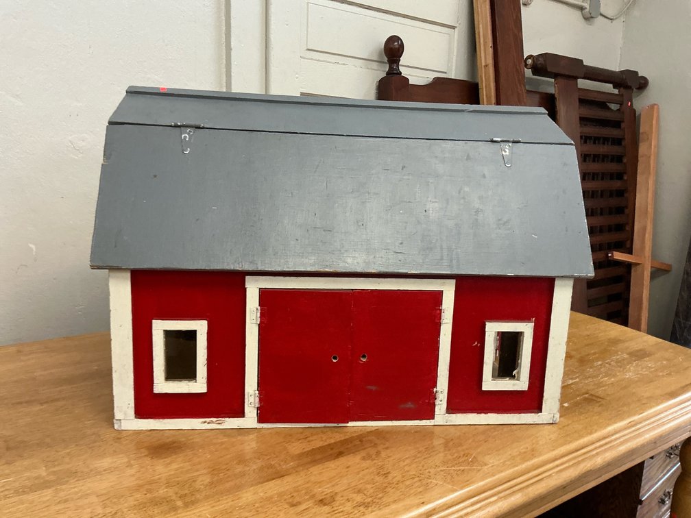 Painted wood toy barn with hinged gambrel roof 32x20x22