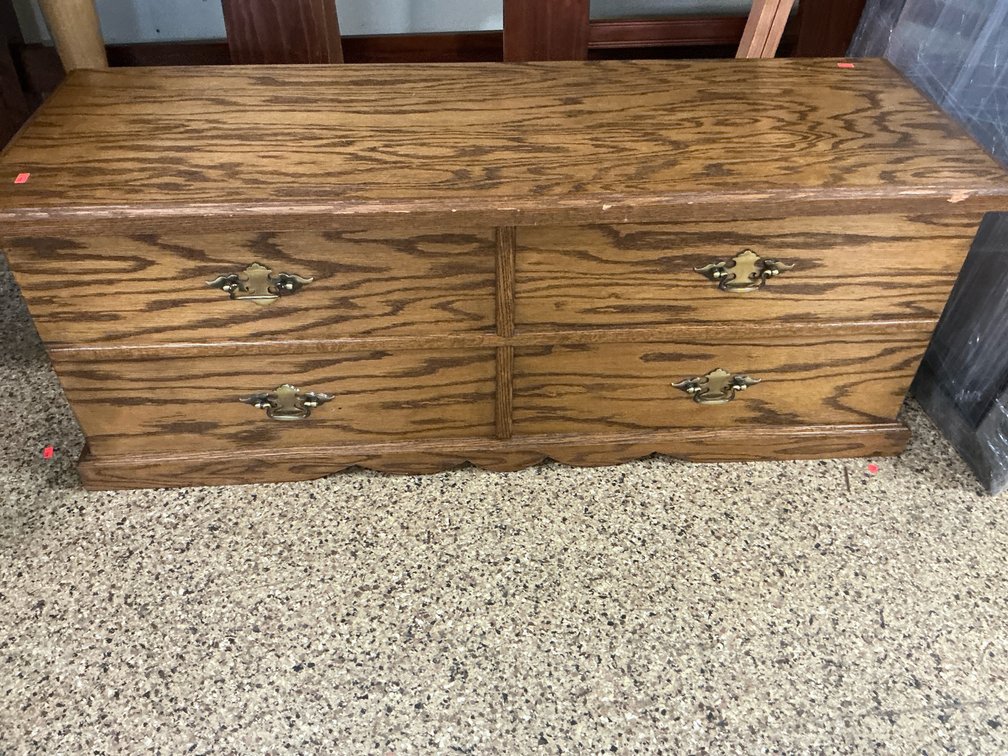 Howard cedar-lined oak blanket chest 42x15x16