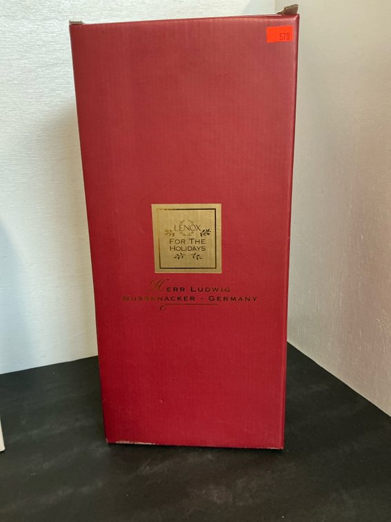 Lenox Herr Ludwig nutcracker figurine with box
