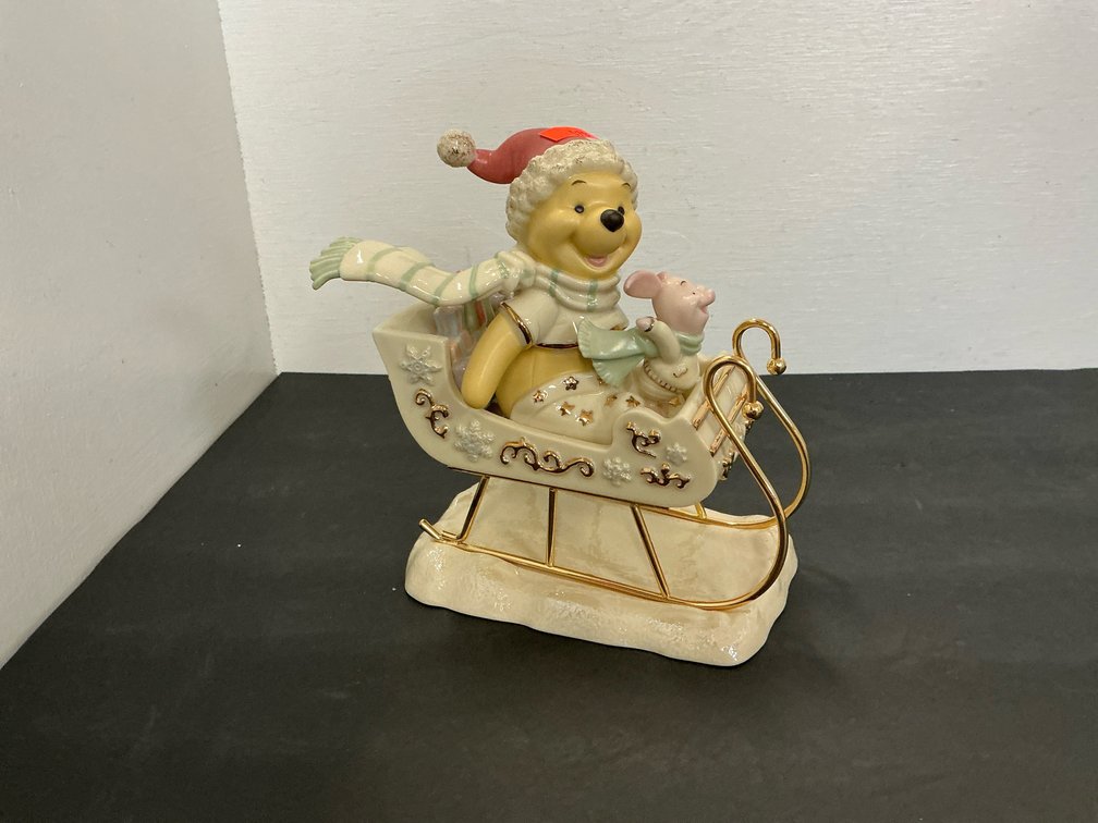 Lenox Disney Pooh's Christmas Sleigh Ride figurine
