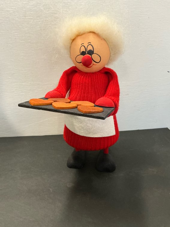 Ljungströms of Sweden holiday baker figurine