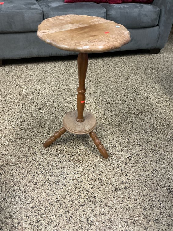Wood pedestal plant stand with scalloped top