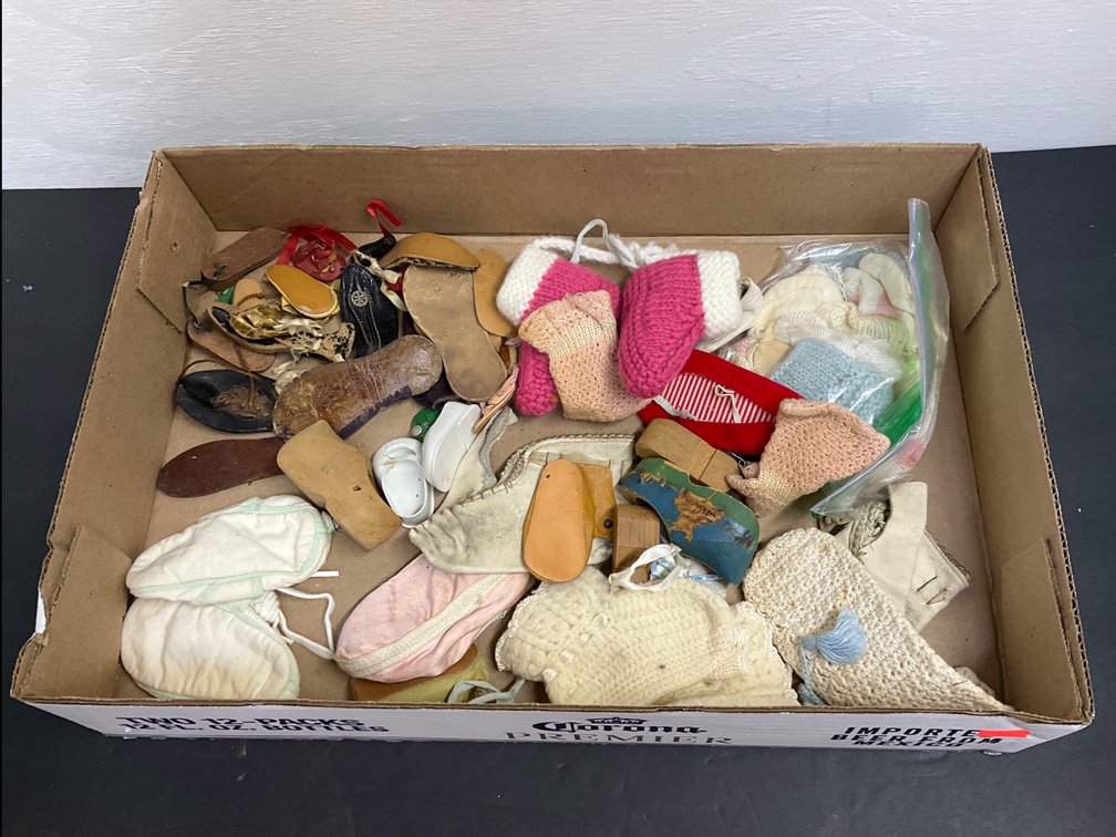Assorted doll shoes, booties & shoe lasts