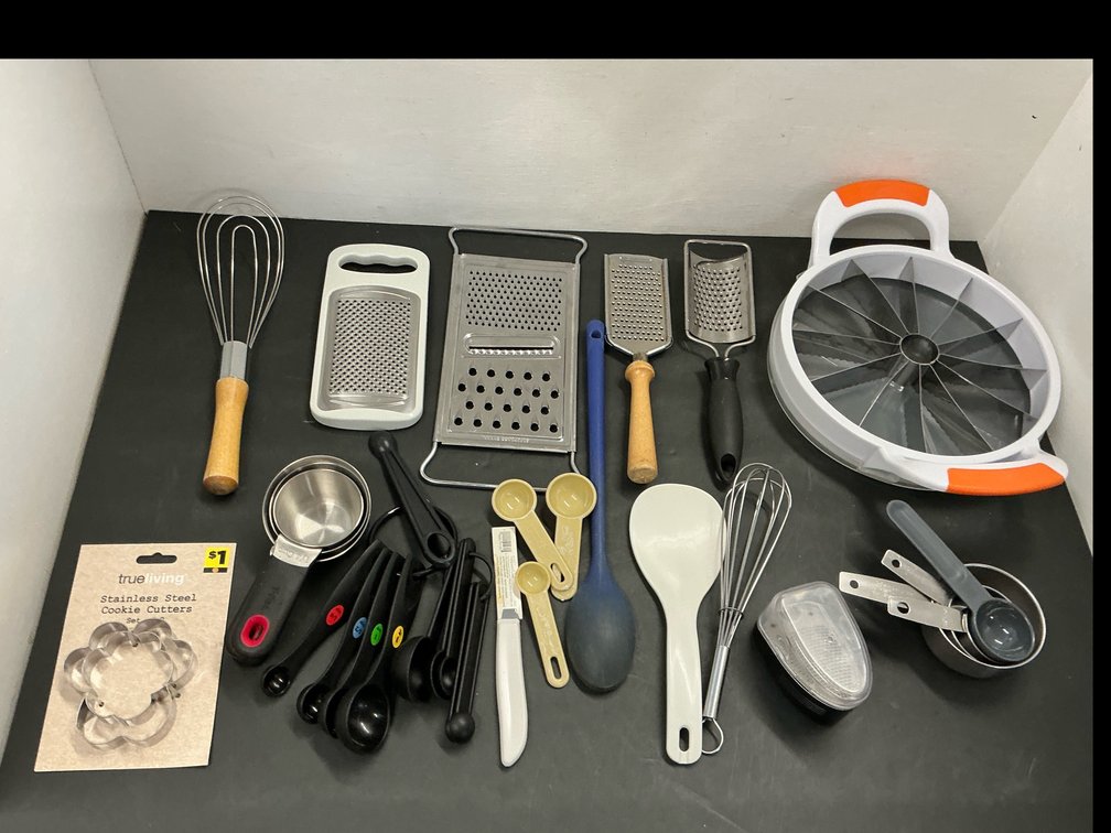 Grouping of kitchen utensils & gadgets