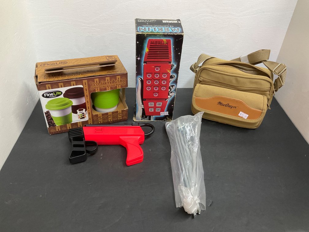 Grouping of Merlin game, MacGregor shoulder bag & mugs