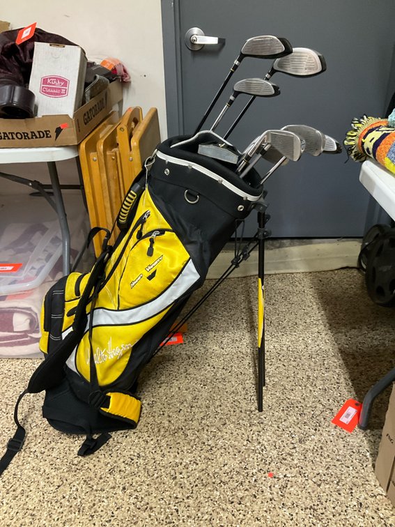 Walter Hagen golf stand bag with clubs